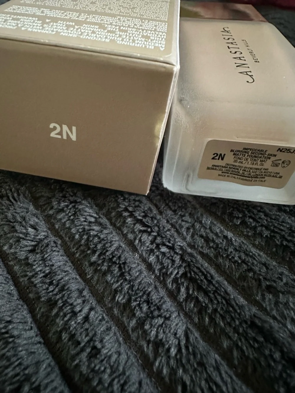 Anastasia Beverly Hills Impeccable Matte Foundation - Picture 4 of 5